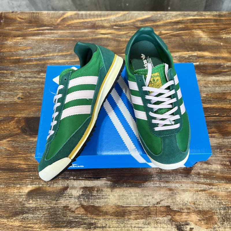 Adidas Sneakers